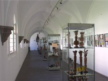 Dormagen : Kloster Knechtsteden, Kreuzgang Ausstellung, die Katu Kina